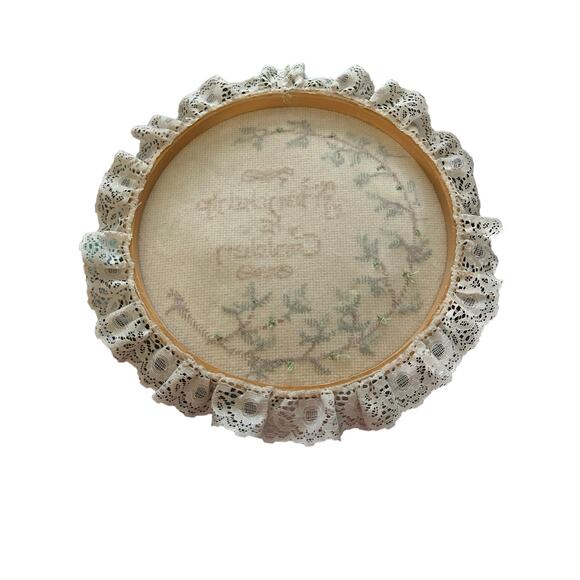 Cross Stitch Wooden Framed With Lace In 10" Hoop Friendship Is Golden Flowers - Picture 3 of 3